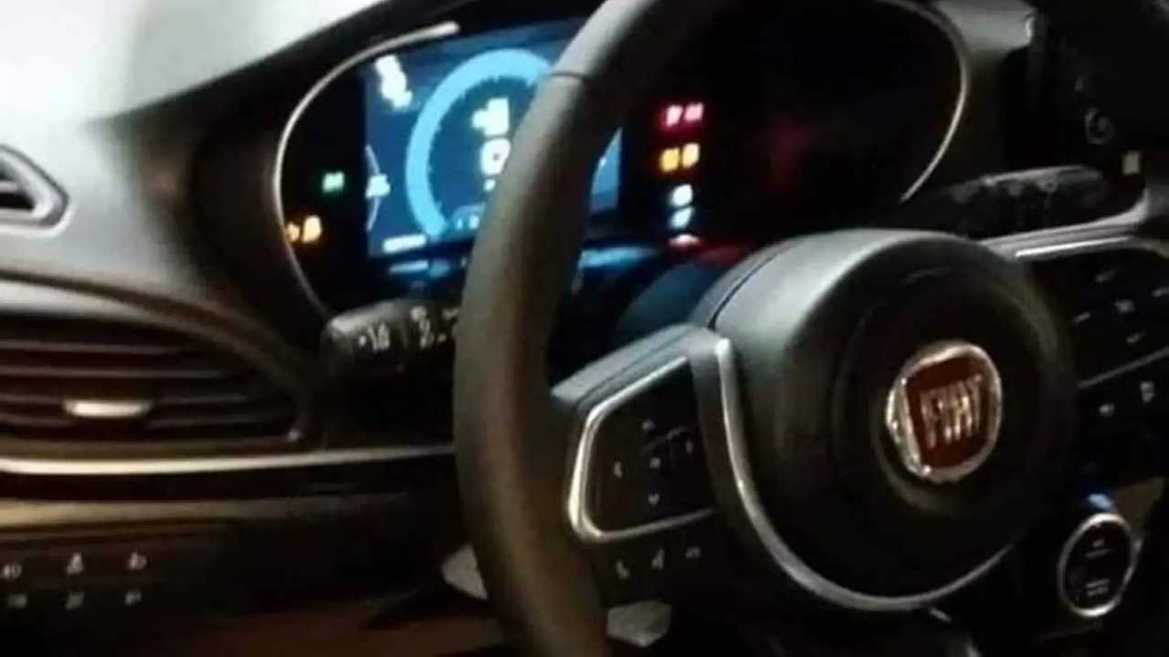 Fiat Tipo restyling, le foto spia della versione Cross