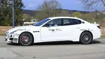 Maserati Quttroporte spia lifting foto