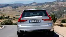 Volvo V60 für 2018 erstmals erwischt