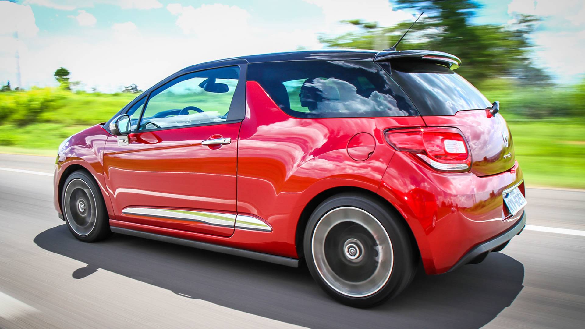 volkswagen-fusca-e-citroen-ds3.jpg