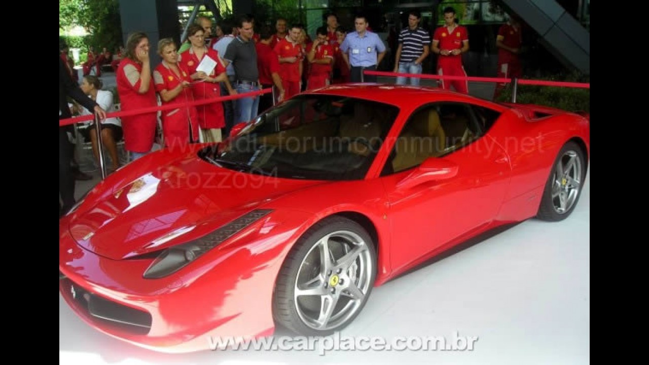 Nova Ferrari 458 Italia - Veja fotos do modelo tiradas ao vivo em apresentação em Maranello
