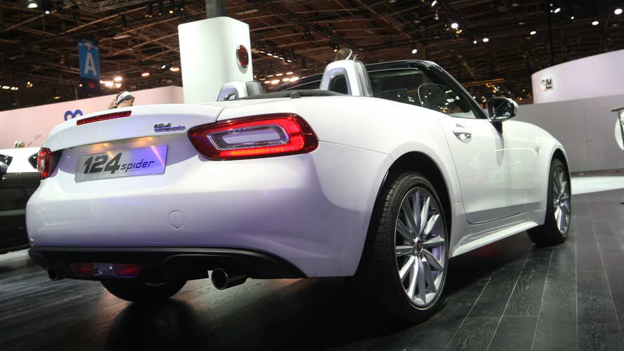 2016 Fiat 124 Spider Paris Motor Show