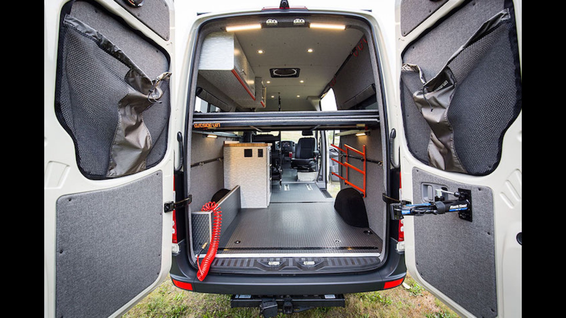 Custom Mercedes Sprinter >> Get Lost With This Insanely Cool Custom Mercedes Sprinter Van Custom Mercedes Sprinter >> Get Lost With This Insanely Cool Custom Mercedes Sprinter Van