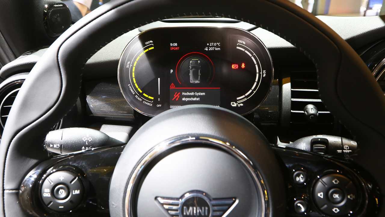 Maxi schermi, cruscotti e infotainment al Salone di Francoforte