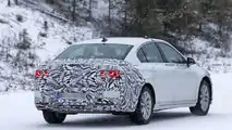 Volkswagen Passat 2019, le foto spia del restyling