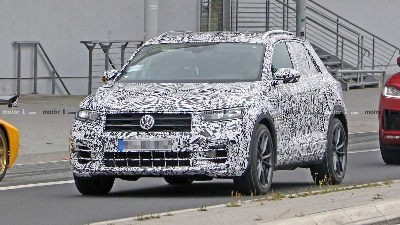 2019 VW T-Roc R spy photo