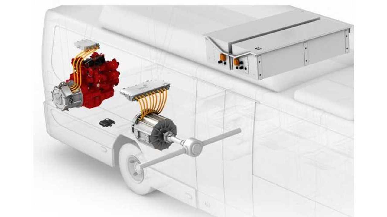 Above: The system consists of a gen-set (Cummins’ Euro 2019 B4.5 internal combustion engine coupled with TM4’s LSG130 electric generator), an external ultrafast charging infrastructure, a power collector, a 111 kW-h onboard Li-ions battery, a TM4 SUMO electric motor directly connected to the axle’s differential, a small fuel tank and all power electronics and controls that allow the system to work