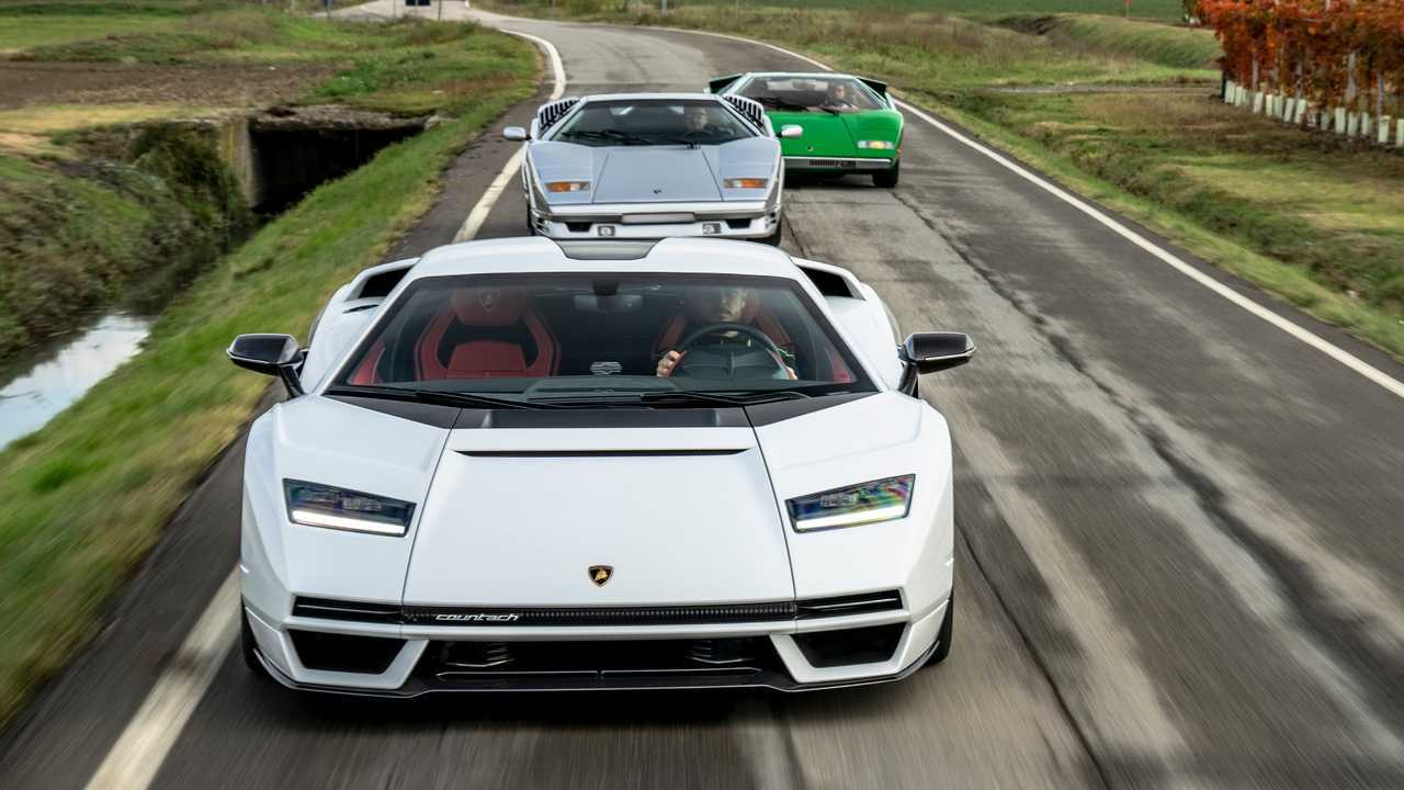 Foto - Lamborghini Countach LPI 800-4, per la prima volta in strada