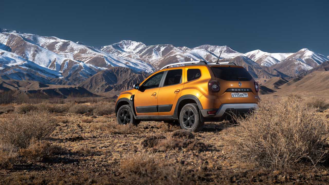 Оранжевый Renault Duster в Киргизии