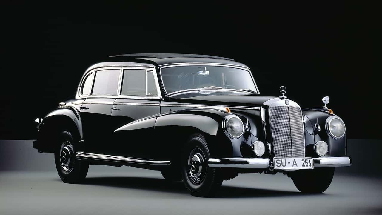 queste-due-mercedes-storiche-si-prendono-la-scena-ad-auto-e-moto-depoca