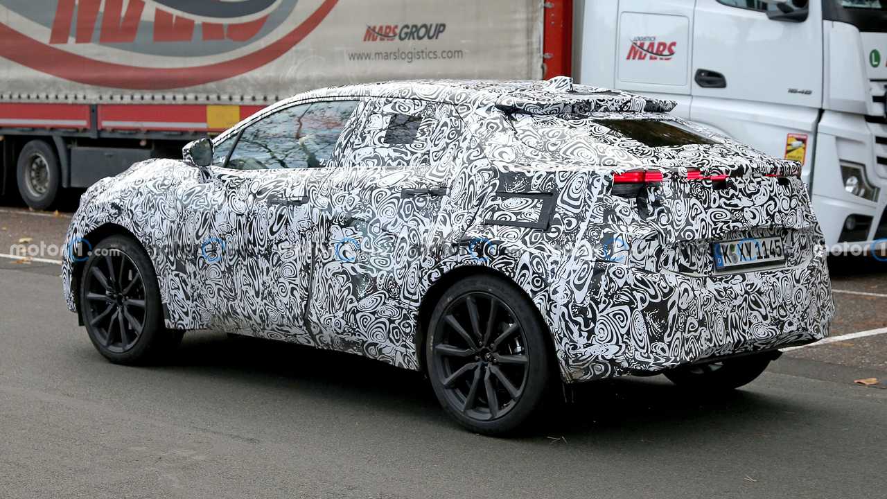 Toyota Small SU EV, le prime foto spia
