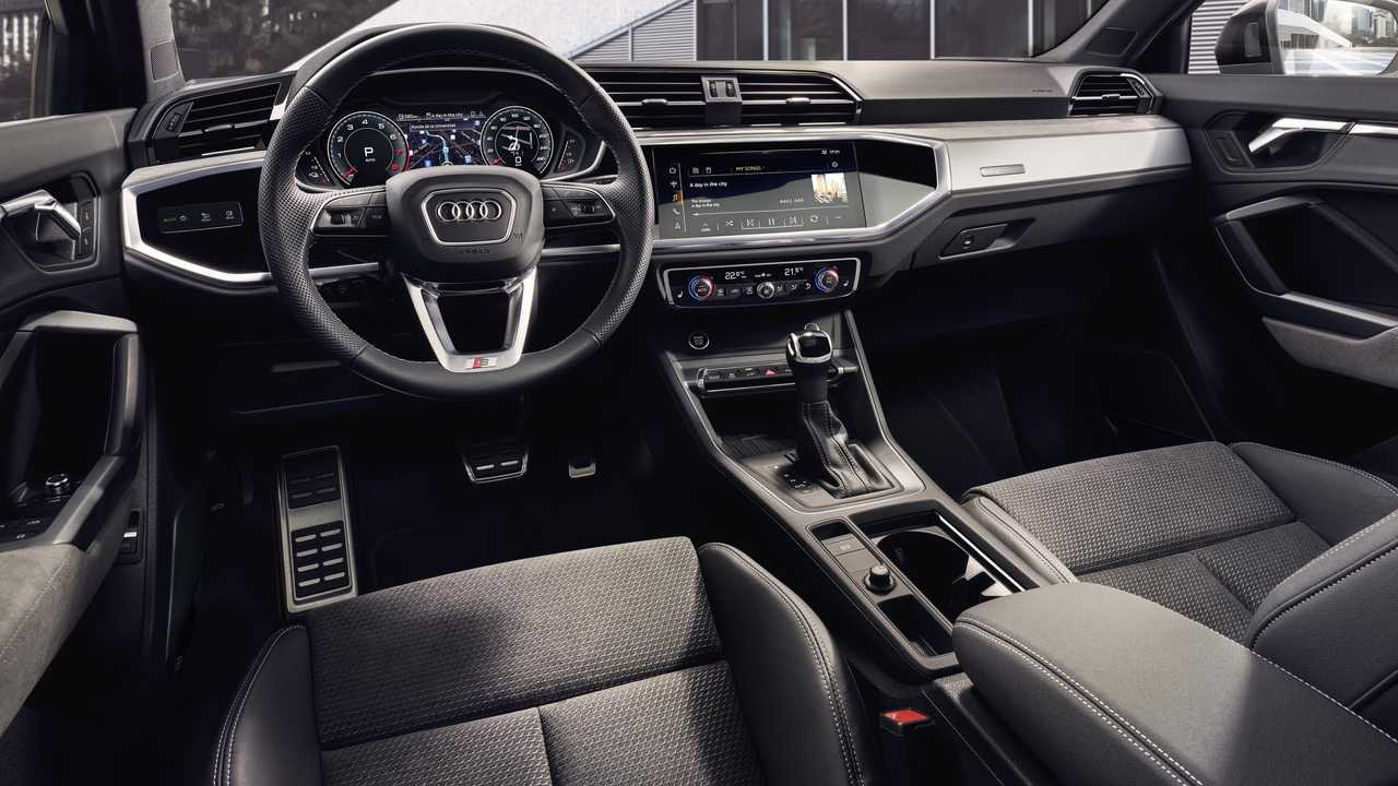 Audi Q3 Identity Black
