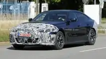 Foto spia del restyling della BMW i4 del 2025