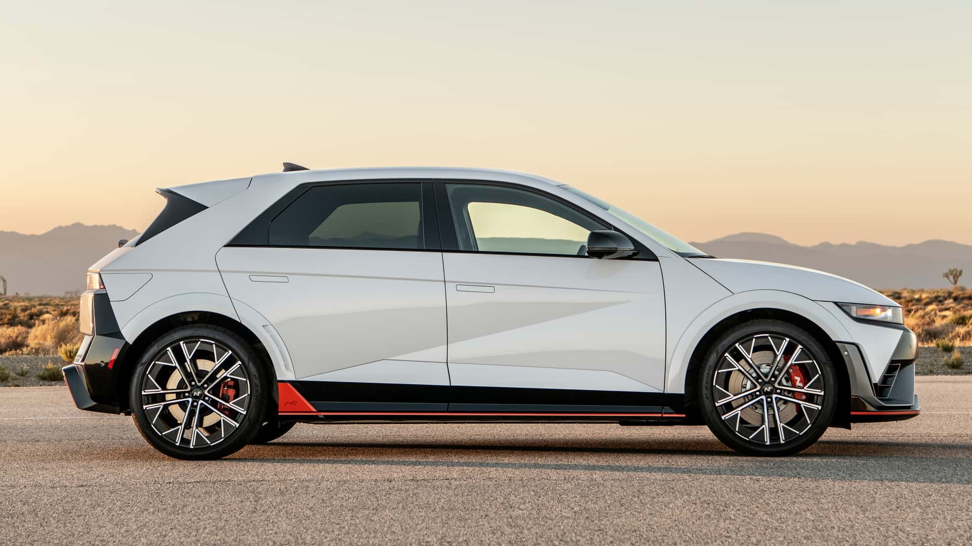 https://cdn.motor1.com/images/mgl/g4Eb1m/s1/2025-hyundai-ioniq-5-n-profile.jpg