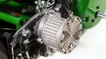 John Deere: nuovo tosaerba  elettrico 225 E-Cut 