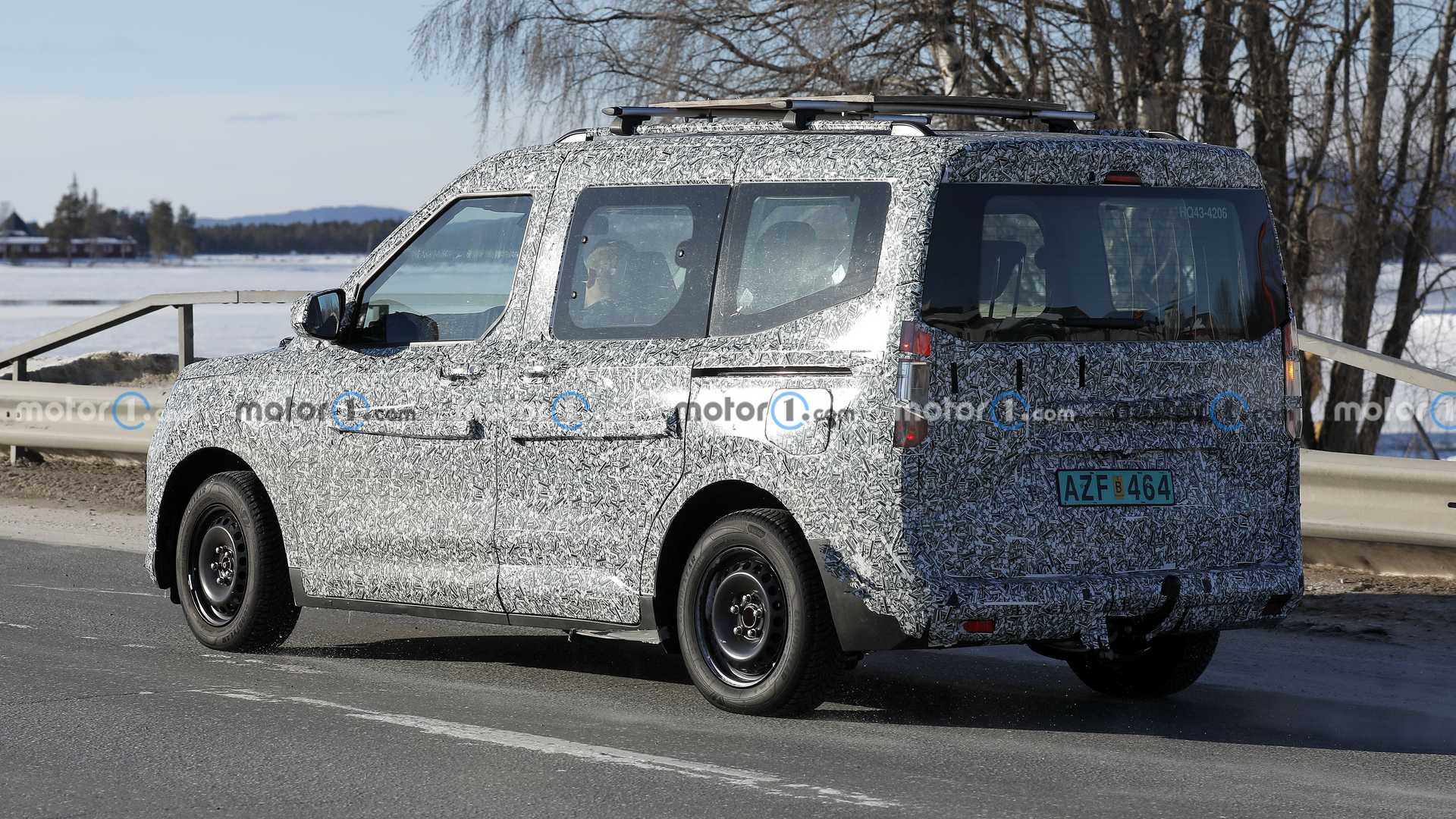 ford-tourneo-courier-spy-photo.jpg
