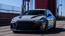 Audi RS 6 Avant GT in den Farben Nardograu und Arkonaweiß zusammen mit dem Audi 90 quattro IMSA GTO  