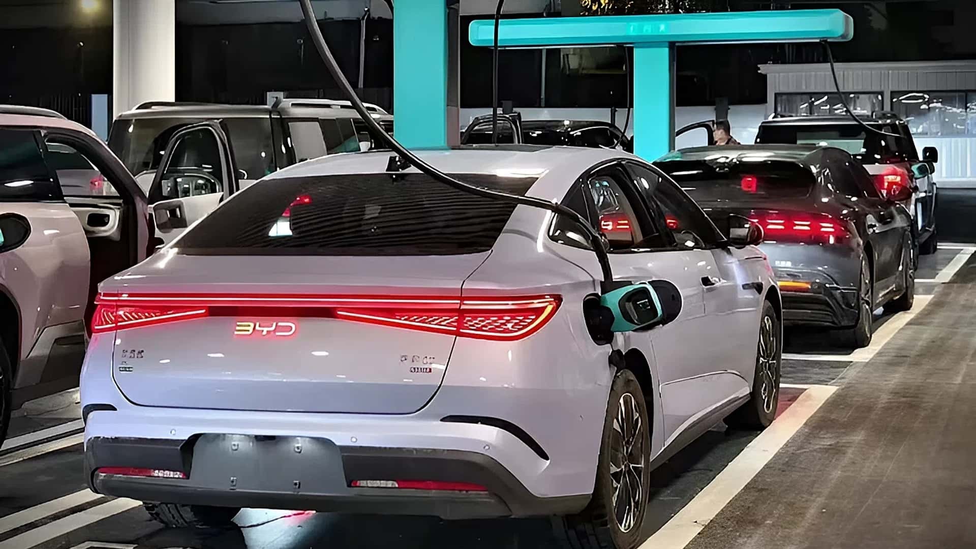 BYD dá início à recarga de 5 minutos para carros elétricos