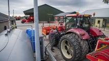 Confermati i crediti d'imposta per carburanti e fertilizzanti agricoli: fino al 20% e 30% sugli acquisti marzo-maggio 2026, da usare entro fine anno.
