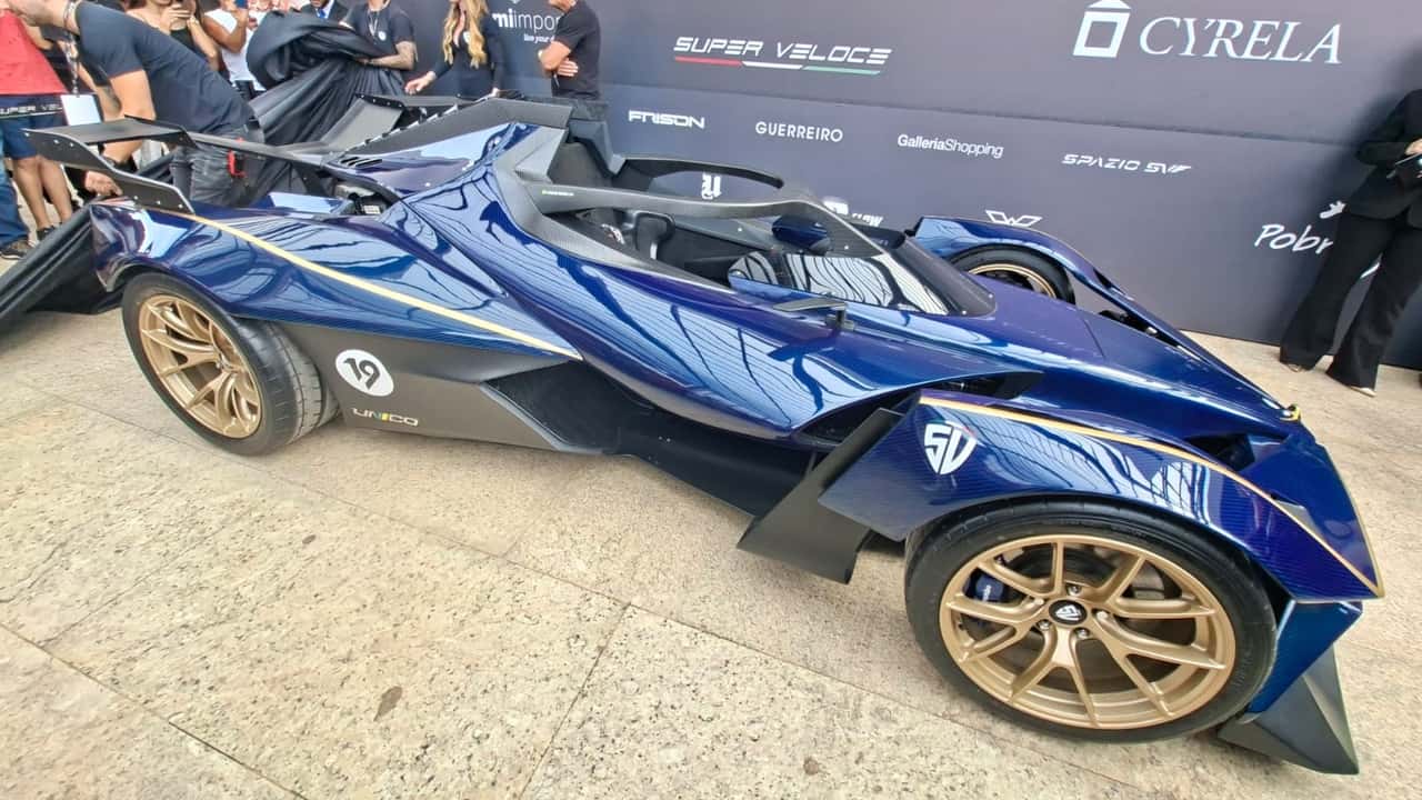 Super Veloce entrega o primeiro UNICO ao proprietário; carro vale R$ 1,5 mi