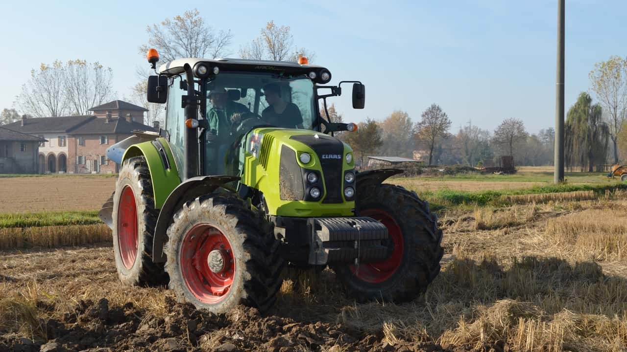 Claas Arion 430: Test in campo CLASSIC