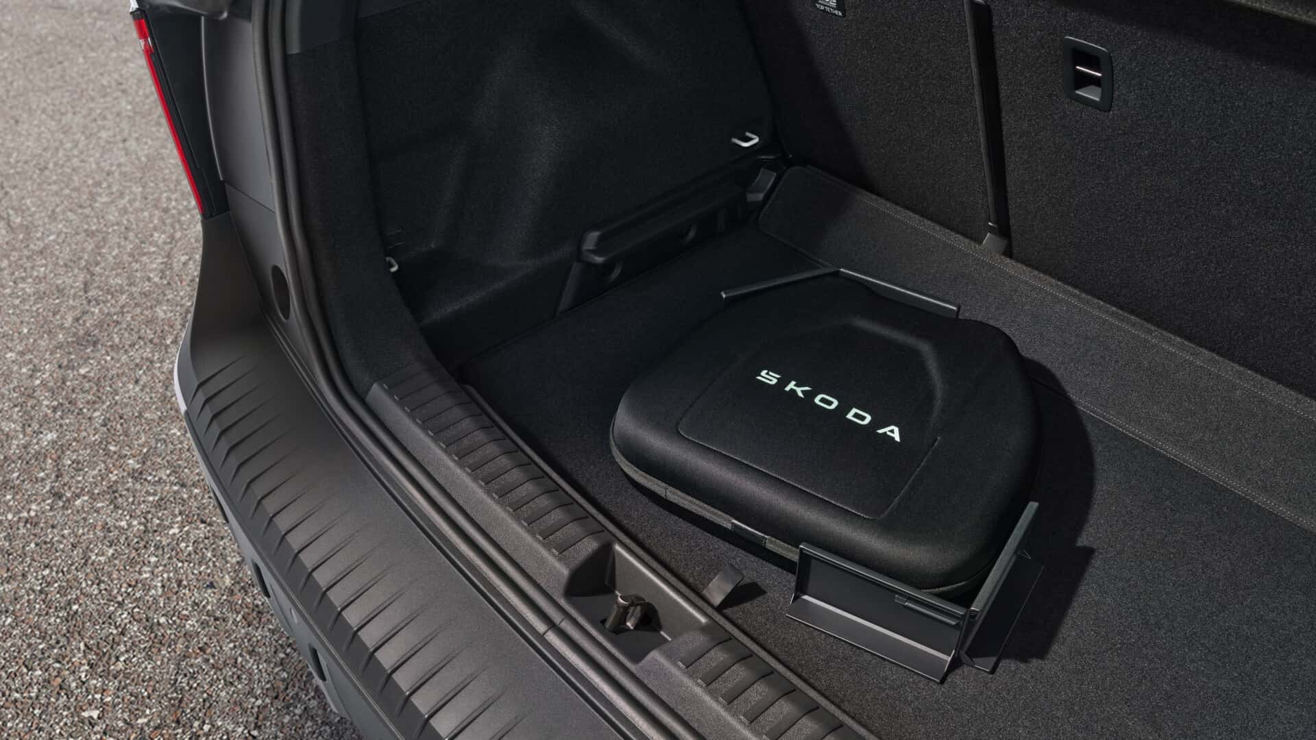 https://cdn.motor1.com/images/mgl/g4OW8g/s1/2026-skoda-epiq.jpg