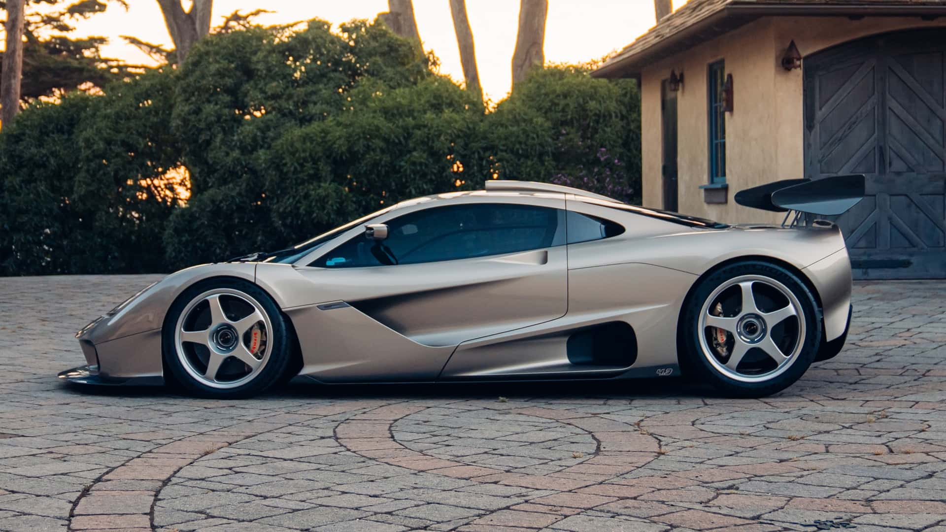Gordon Murray Delivers First T.50s Niki Lauda: Track-Focused Hypercar Hits the Road 16