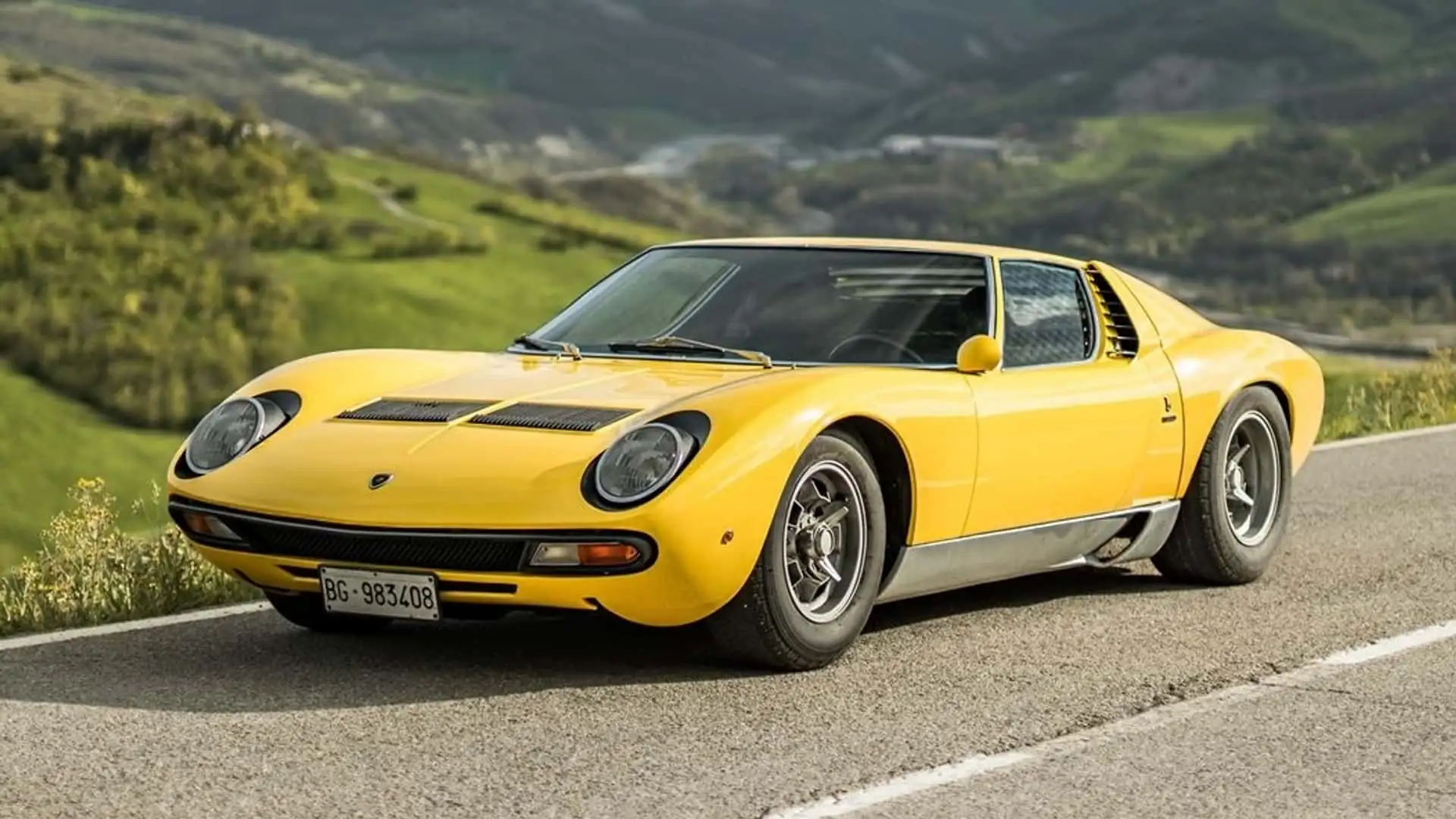 lamborghini miura。 Lamborghini, Miura'nın anısını taşıyan özel bir Revuelto tasarladı
