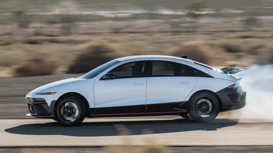 BMW iX3 de nova geração é eleito o Carro Mundial do Ano 2026