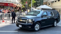 As Chevrolet Suburban em Copacabana, em 2024, escoltando o presidente dos EUA durante o G20 (Foto Jason Vogel)