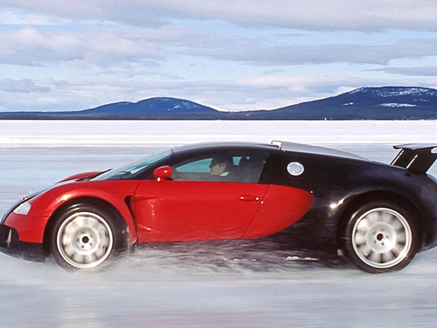 Bugatti Veyron Test Driver Remembers Hitting 249 MPH