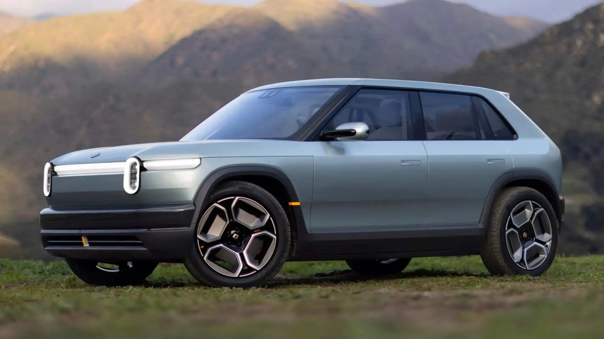 https://cdn.motor1.com/images/mgl/g4gQQg/s1/future-cars-2026-2030-rivian-r3x.webp