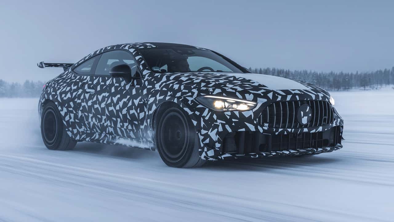 Mercedes-AMG CLE Mythos, le foto dei test sulla neve