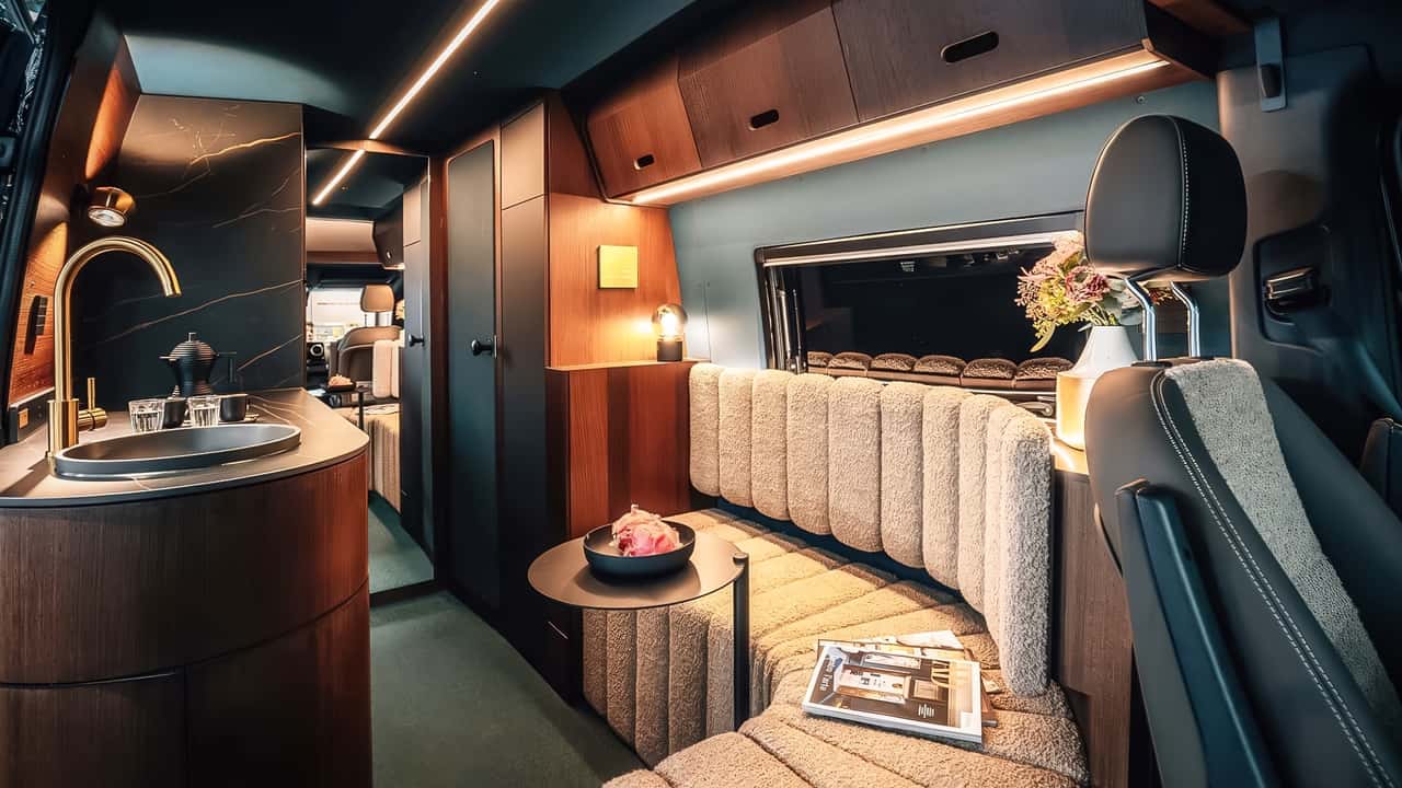 Sensación de yate en una Mercedes Sprinter: esta camper es puro lujo