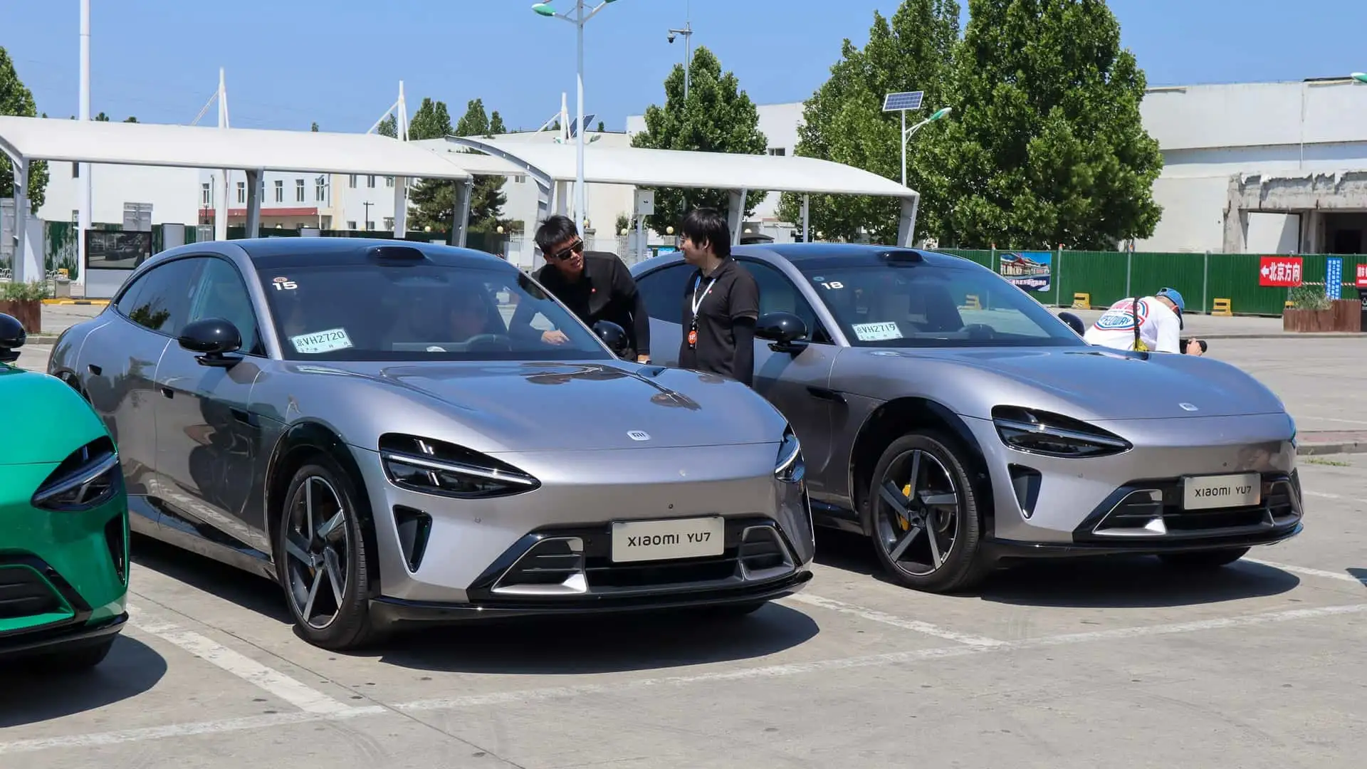 https://cdn.motor1.com/images/mgl/g4k1x4/s1/xiaomi-yu7.webp