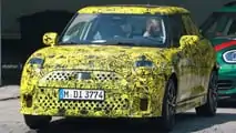Mini Cooper 5-Türer (2024) als Erlkönig erwischt