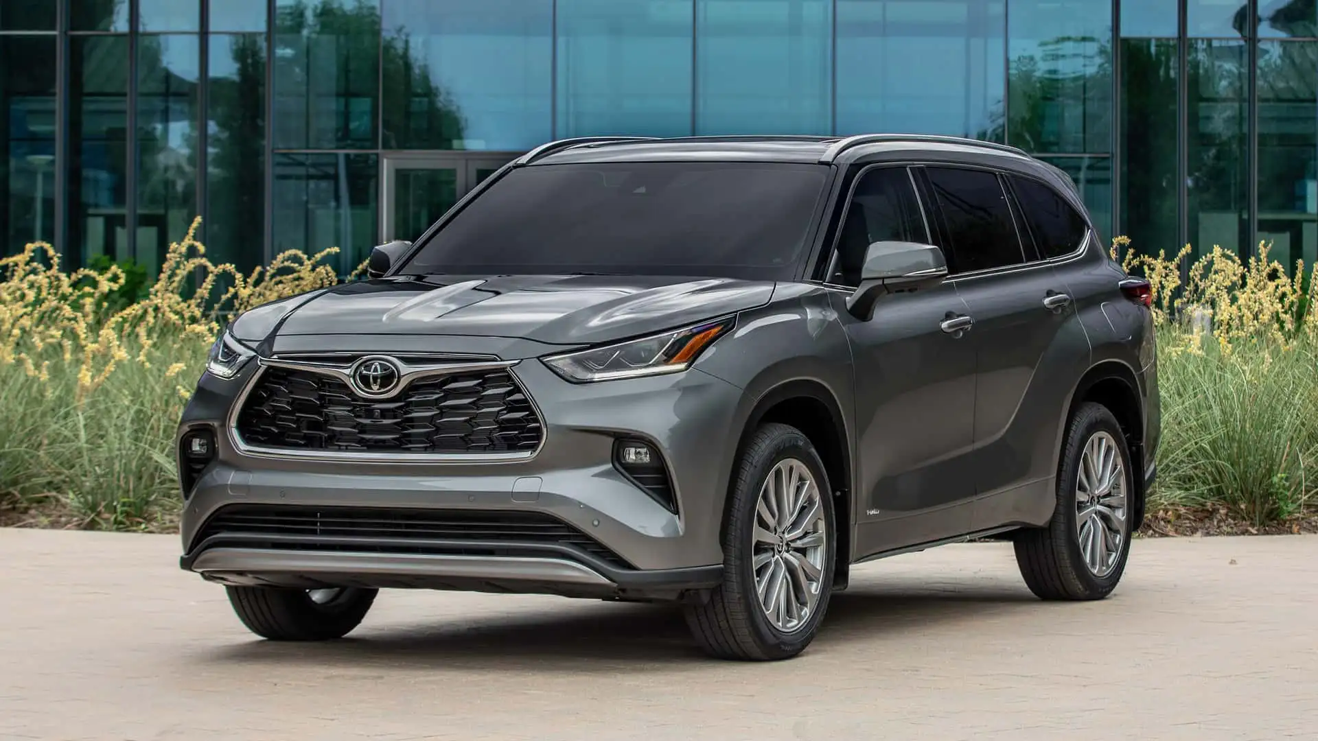 2025 Toyota Highlander Gets $39,250 Base Price and 25th