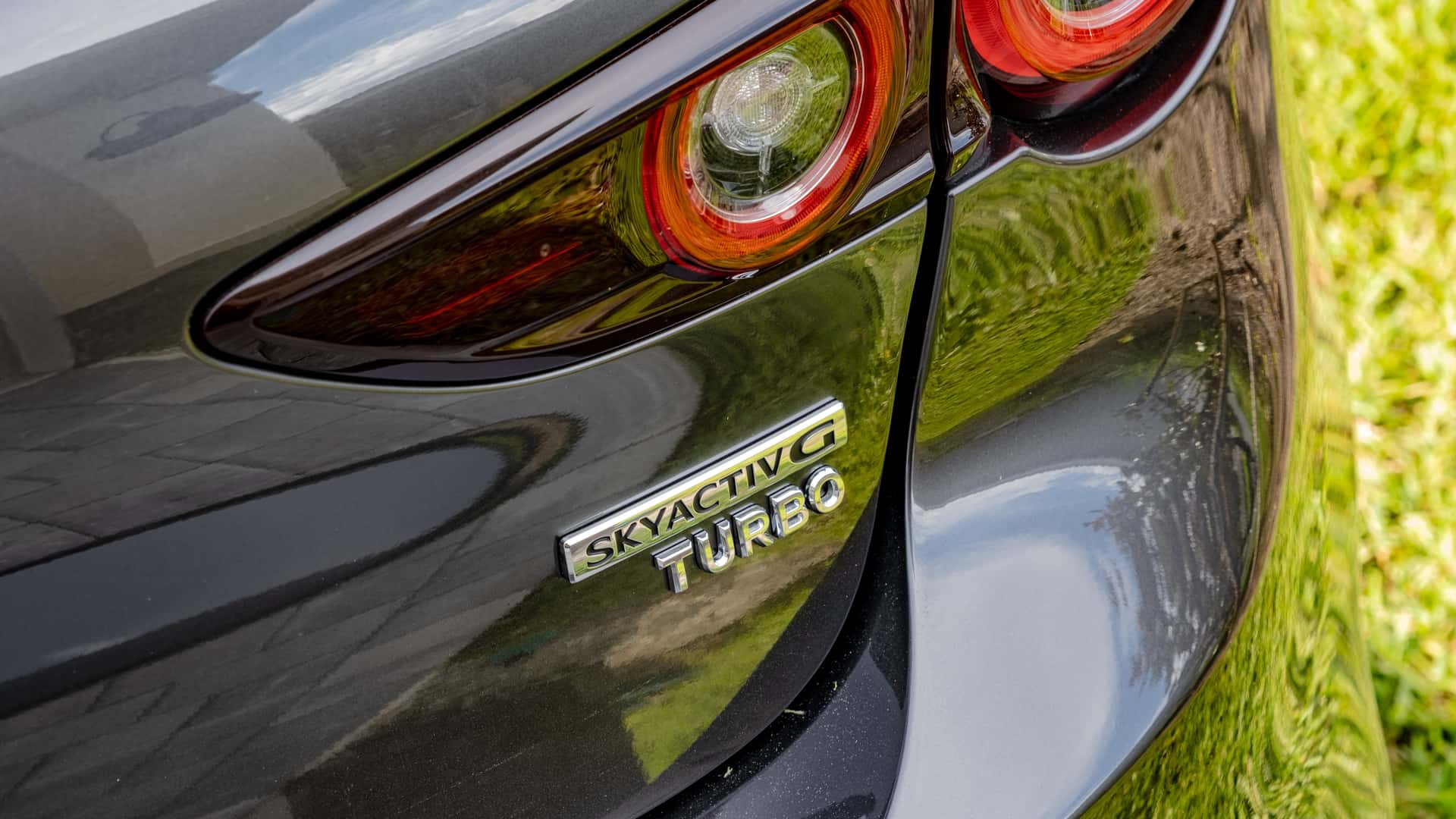 https://cdn.motor1.com/images/mgl/g4zEXg/s1/2024-mazda3-turbo-review.jpg
