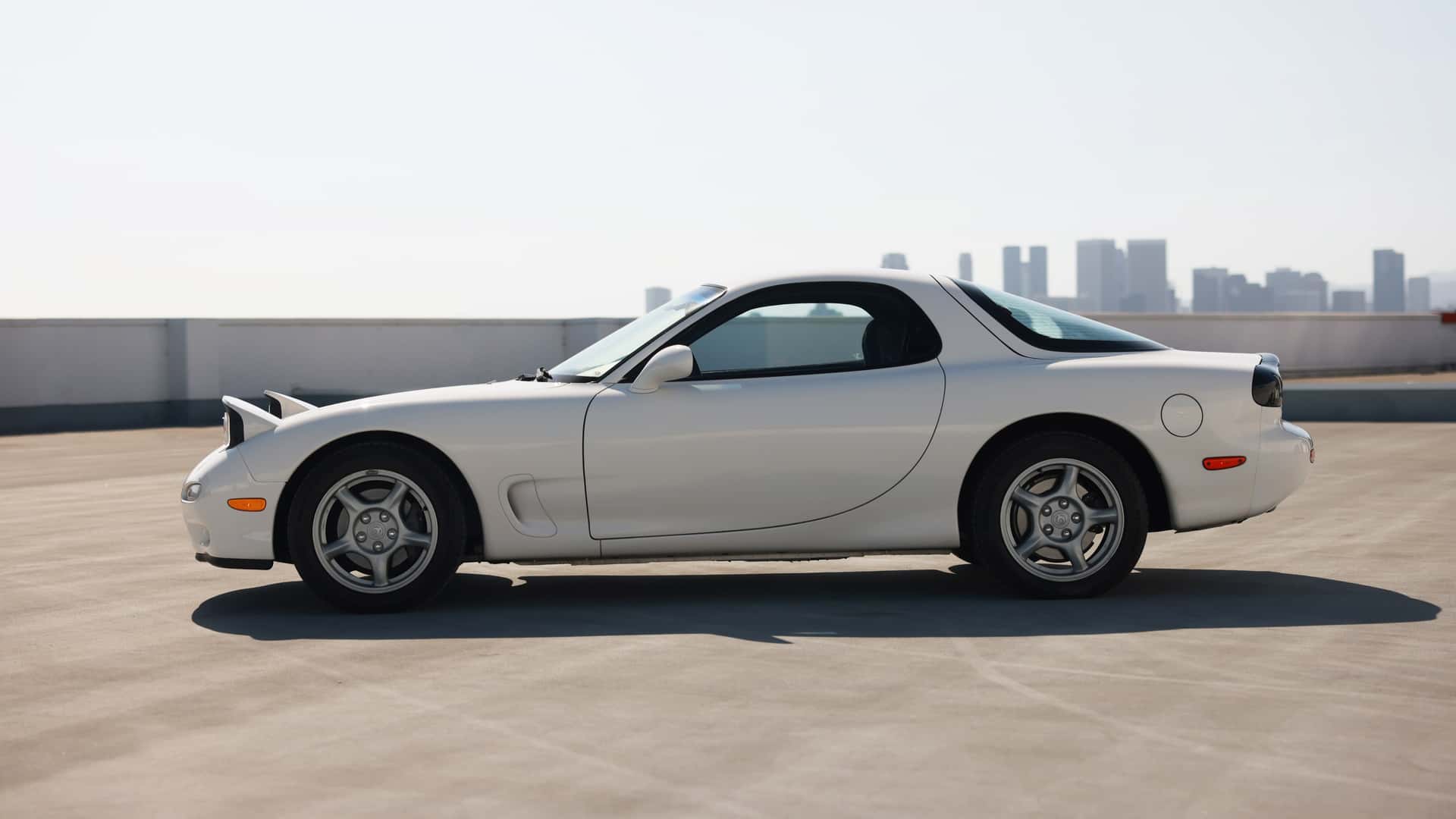 mazda-rx-7-fd-and-ferrari-275-gtb-4-japan-month.jpg