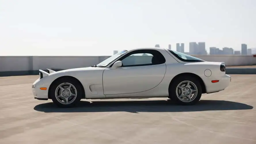 mazda-rx-7-fd-and-ferrari-275-gtb-4-japan-month.webp