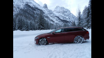 La Jaguar XF Sportbrake sulla neve