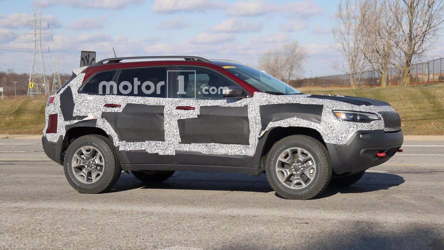 Refreshed Jeep Cherokee Trailhawk Spy Shots