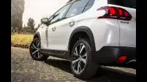 Peugeot 2008, la prova dell'Apple CarPlay