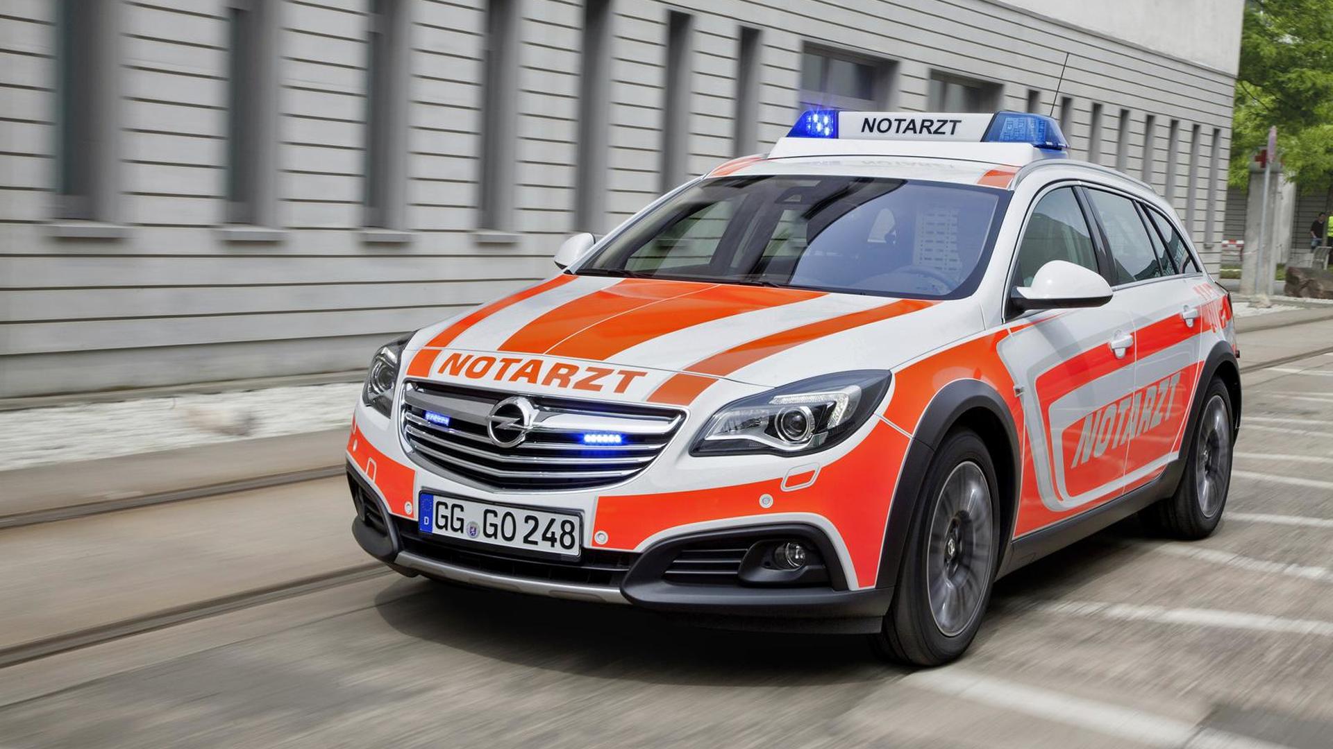 Opel Unveils Custom Insignia Country Tourer Vivaro And Movano For Rettmobil 14