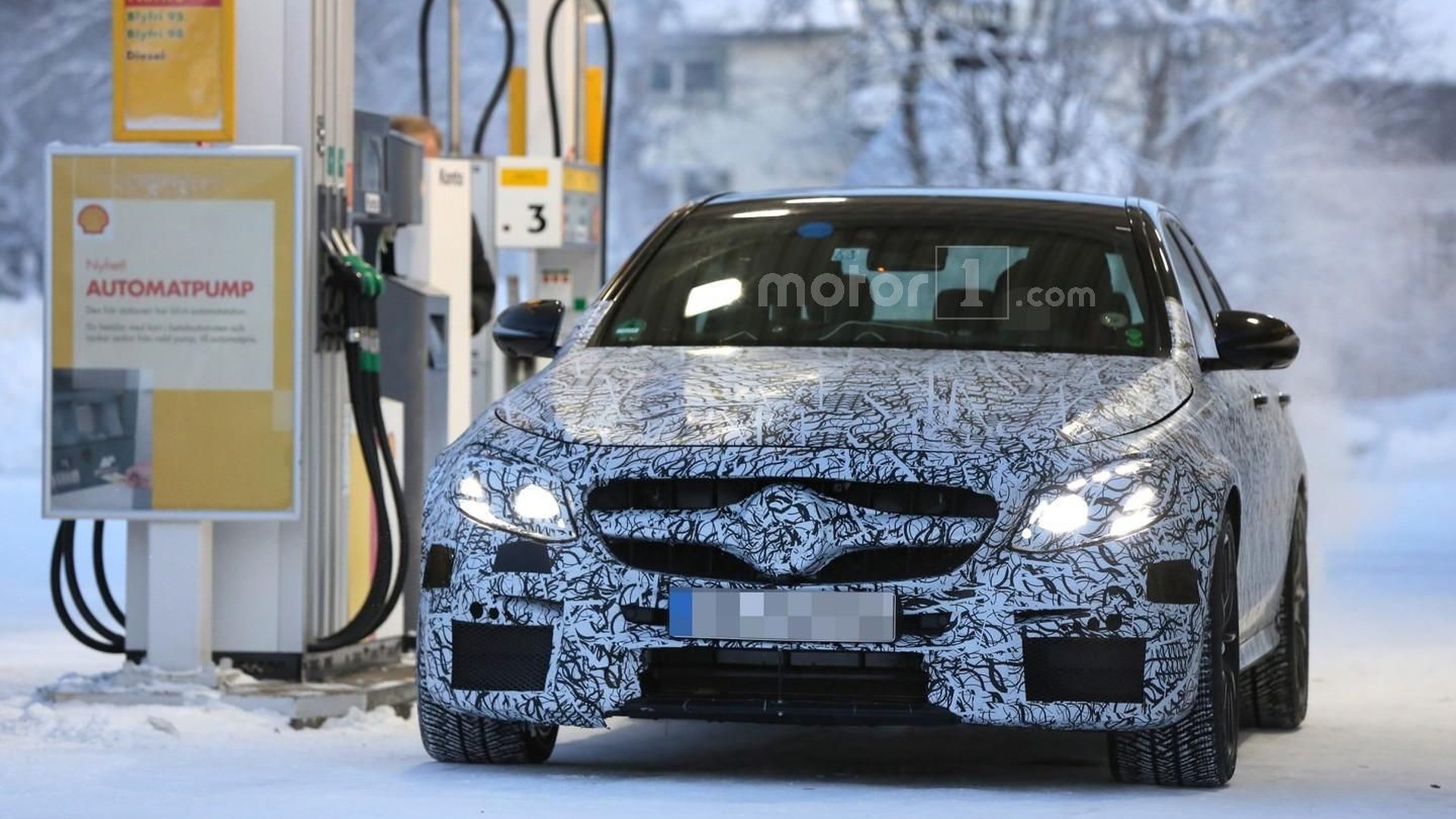 2017 Mercedes Amg E63 Seen Getting A Refill