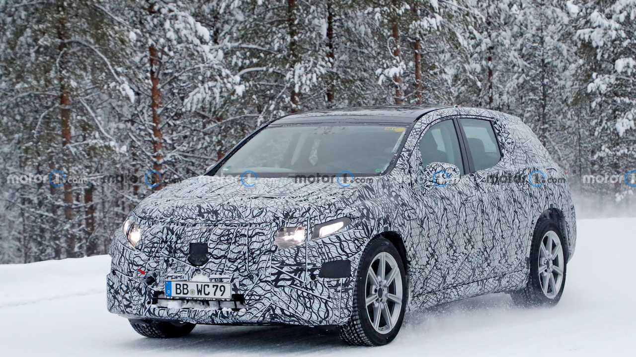 Mercedes EQS SUV, le foto spia