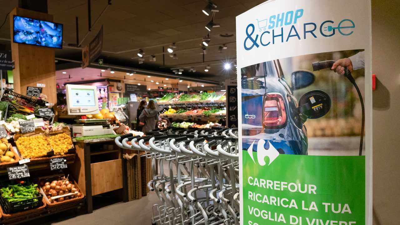Fiat e Carrefour con Shop & Charge