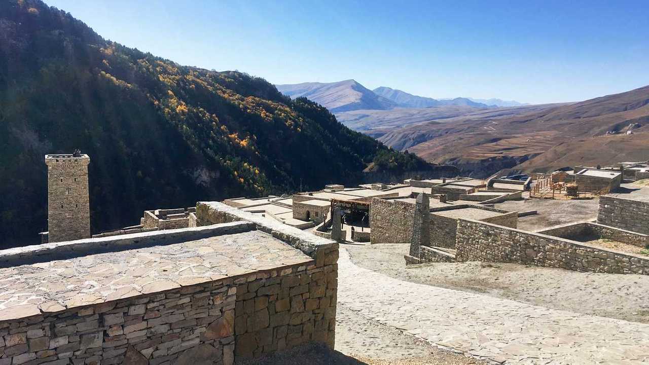 Nissan X-Trail & Nissan Qashqai on Caucasus