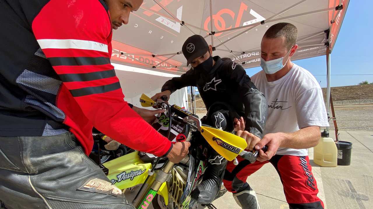 Live 100 Percent Supermoto School - Tucking In