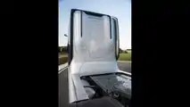 Mercedes GenH2 Truck: Die beiden Wasserstofftanks liegen unter der Aufliegefläche